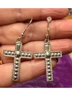 Stunningly Beautiful!

New Tibetan Rope Cross Earrings